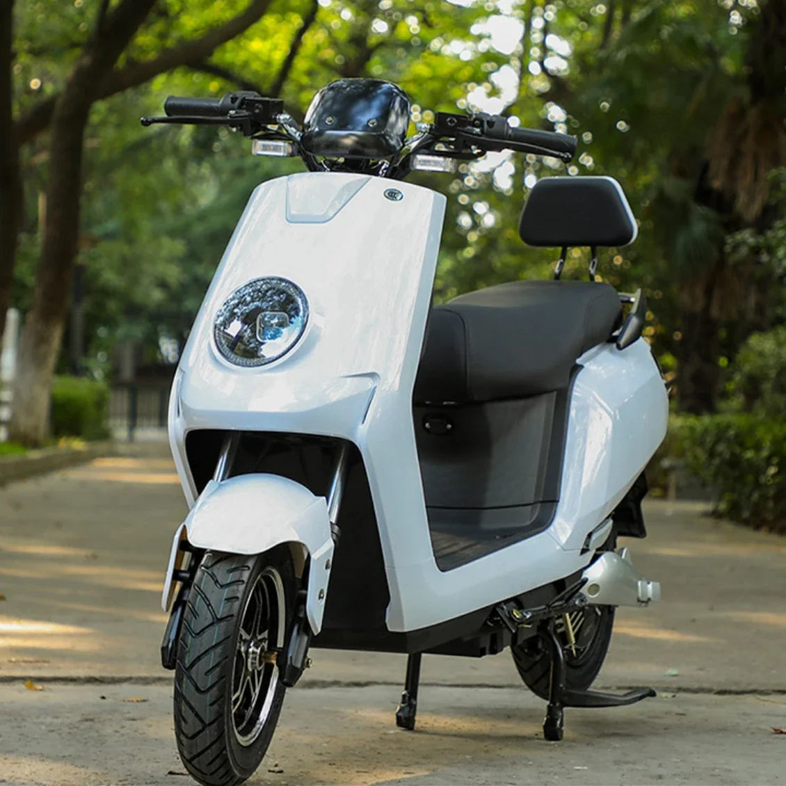 DJ TurboGlide: Smooth 60-80km Rides with 50km/h Max Speed and Advanced Digital Features AXSSIBLZ