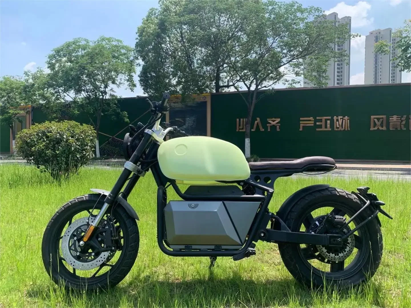 CG2 CityVibe Retro Electric Motorcycle – Fat Tire, Fast, and Stylish AXSSIBLZ