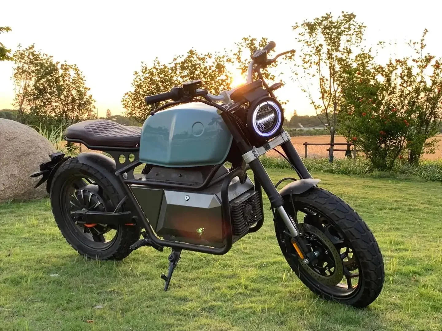 CG2 CityVibe Retro Electric Motorcycle – Fat Tire, Fast, and Stylish AXSSIBLZ