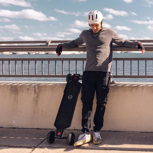 Maxfind FF AT High-Speed 165MM Wheels Off-Road Electric Skateboard 3000W Power with Fast Swappable Battery Design AXSSIBLZ