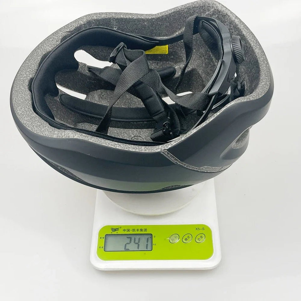 Air Cycling Helmet Safety Hat Outdoor Bicycle Mountain Bike Helmet Cycling Equipment Light Mountain Road Bike Helmet Cascos AXSSIBLZ